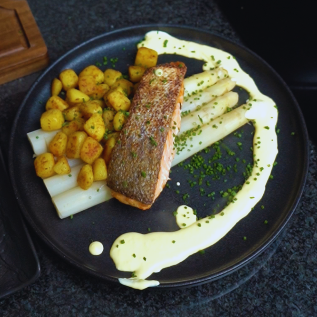 Zalmfilet met Asperges en Gekruide Aardappeltjes